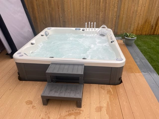 An image illustrating Discover the Heart Health Benefits of Hot Tubs