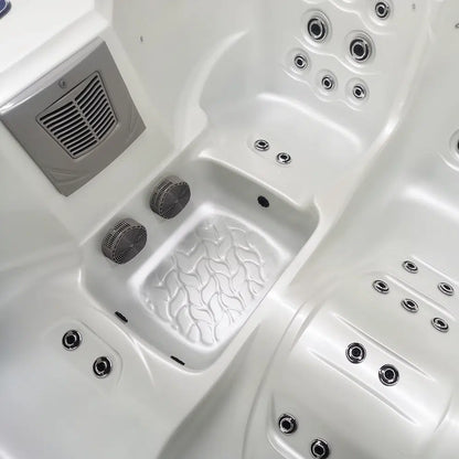 White 3-4-Seater Hot Tub - Hydrotherapy Pro Spa